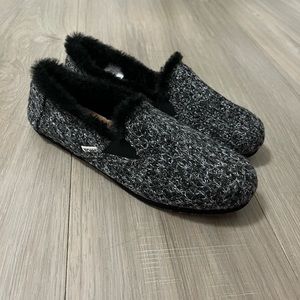 Toms furry redondo loafers size 6